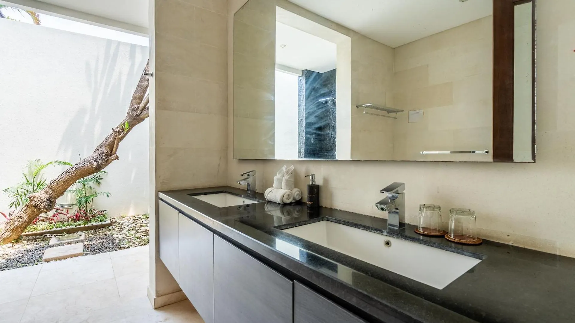 Abikaa, 4Br Lux Villa - Located In The Central Seminyak