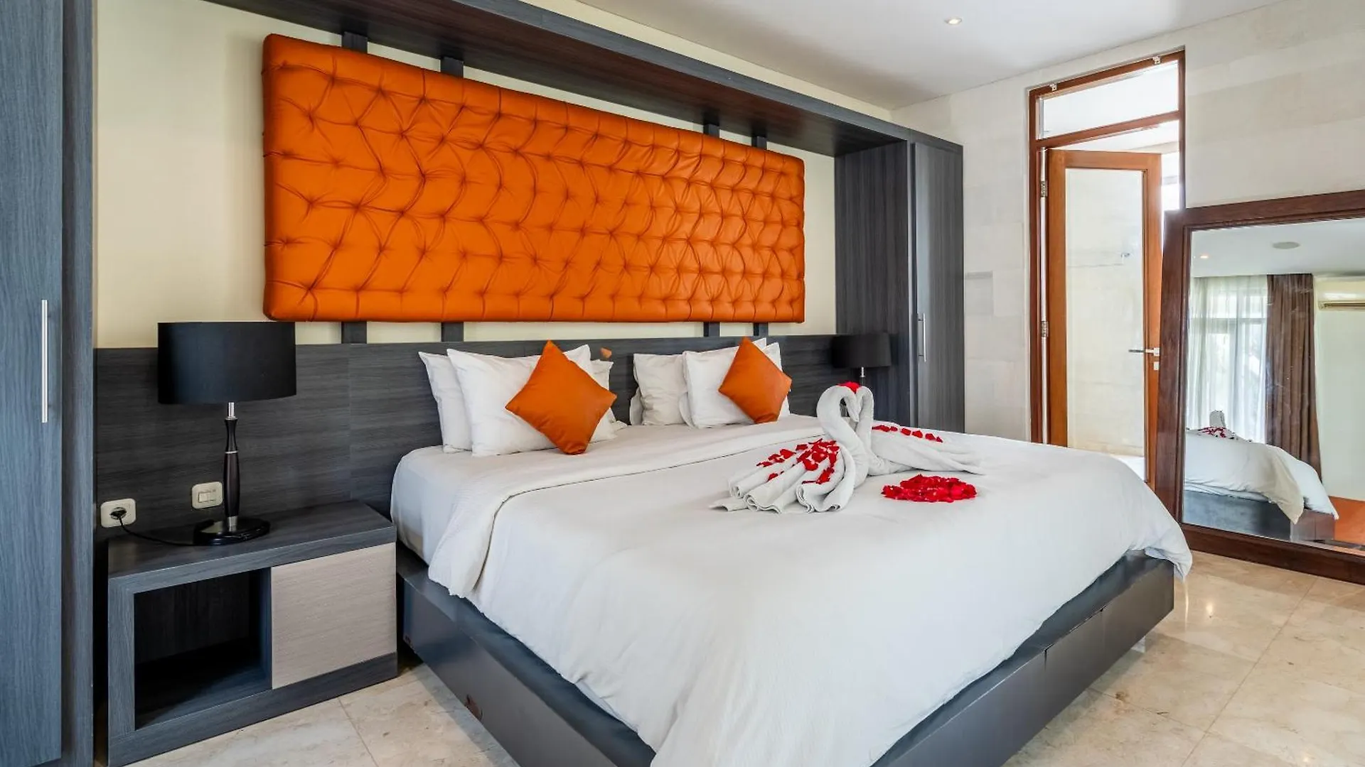 Abikaa, 4Br Lux Villa - Located In The Central Seminyak