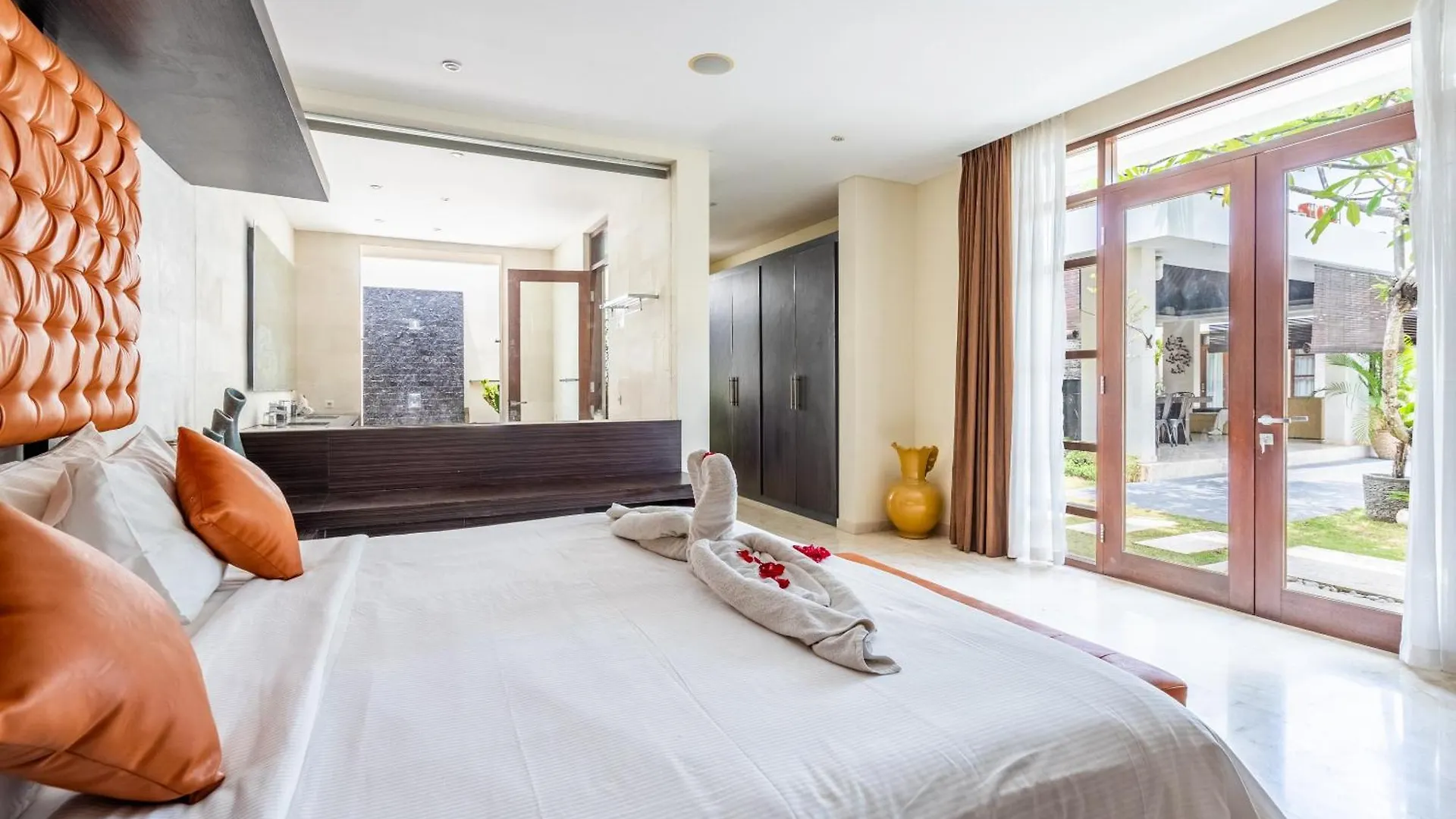 Abikaa, 4Br Lux Villa - Located In The Central Seminyak